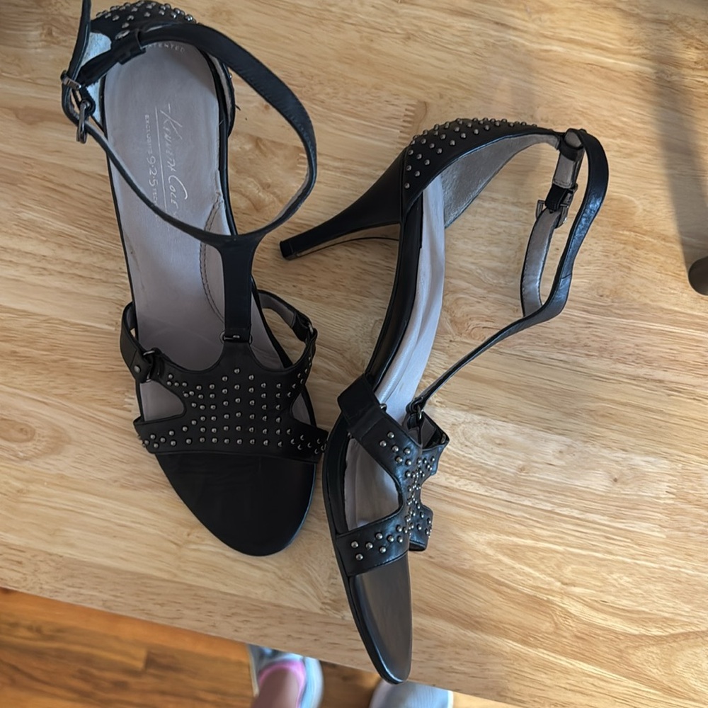 Kenneth Cole women’s black leather studded T-strap sandal size 10, 3.5” heel - Picture 7 of 11
